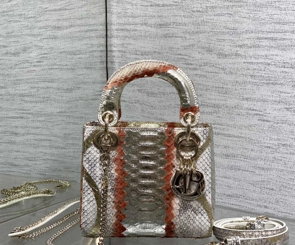 dior属于什么档次(dior是高端还是奢侈品牌)