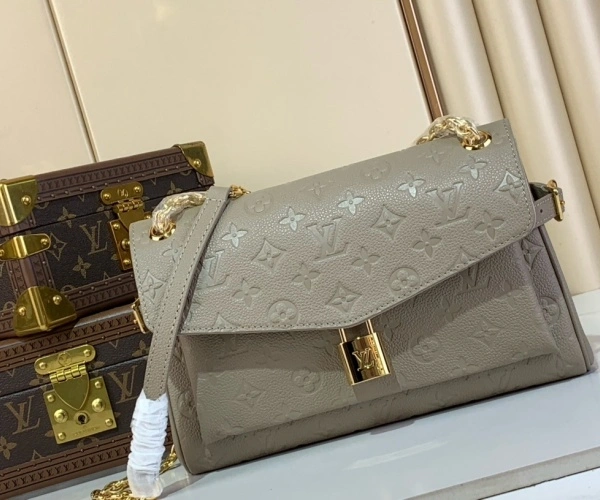 高仿迪奥女士包包图片(迪奥风格女士包包精选图片)