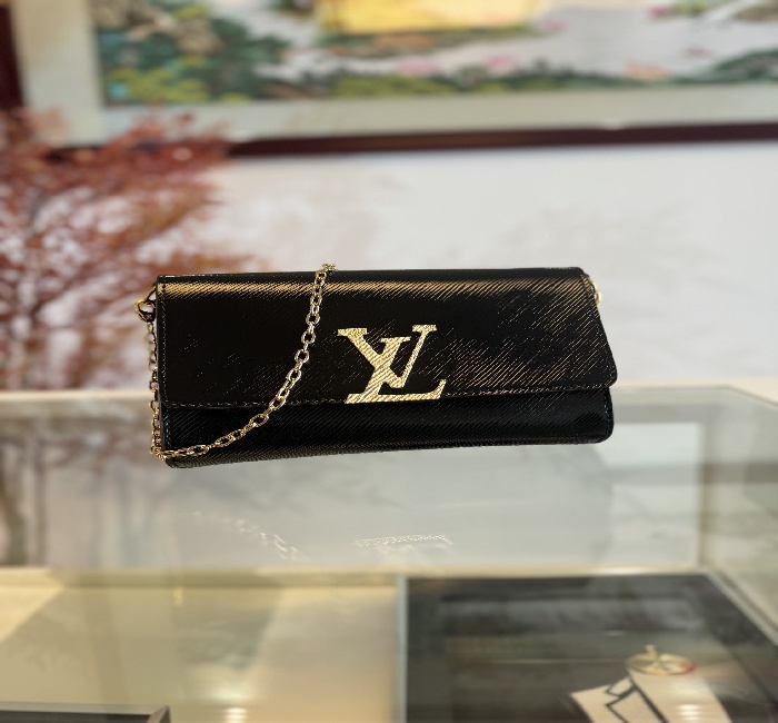 LV女包 POCHETTE LOUISE 