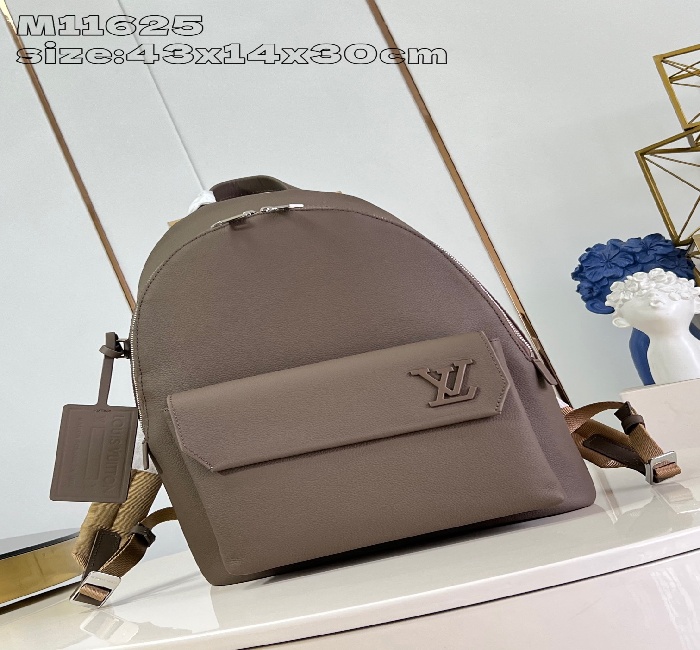 LV男包顶级原单复刻M11625咖啡 M57079全新 LV Aerogram 双肩包以儒雅气质革新潮流之选。