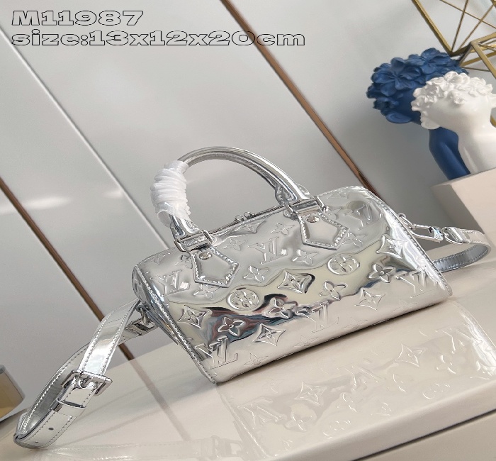 LV女包顶级原单复刻M11987 本款 Speedy Bandoulière 20 手袋出自 LV Ski 系列