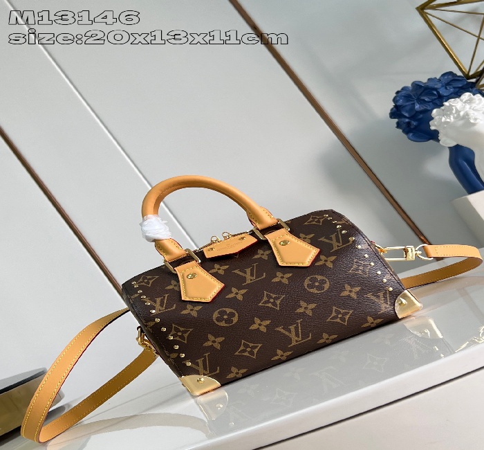 LV女包顶级原单复刻M13146老花 speedy 20 酷黑皮革与小巧老花时尚达人们