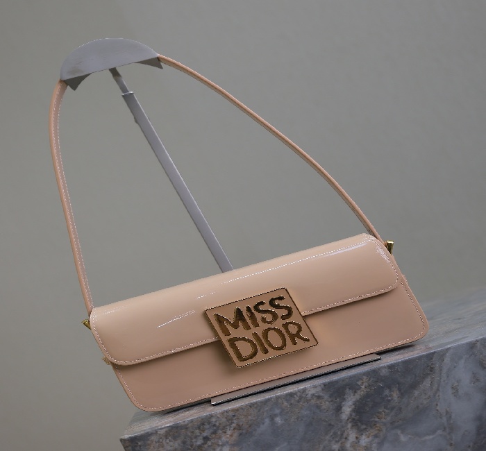 💕Miss Dior 翻盖手袋「漆皮米色」「漆皮红色」「漆皮米白色」「漆皮杏色」