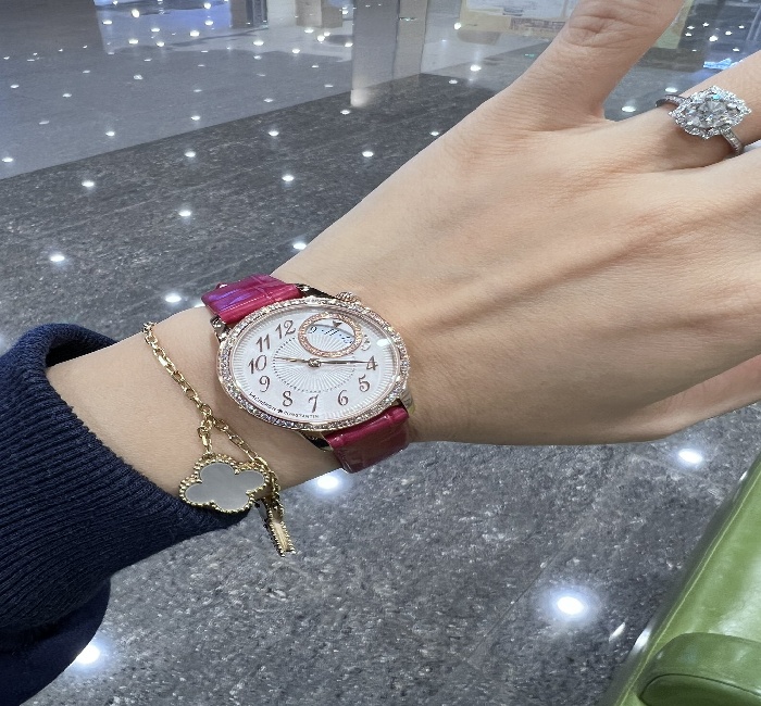新品<strong>江诗丹顿</strong>携手殷亦晴 优雅演绎-<strong>江诗丹顿</strong>女表